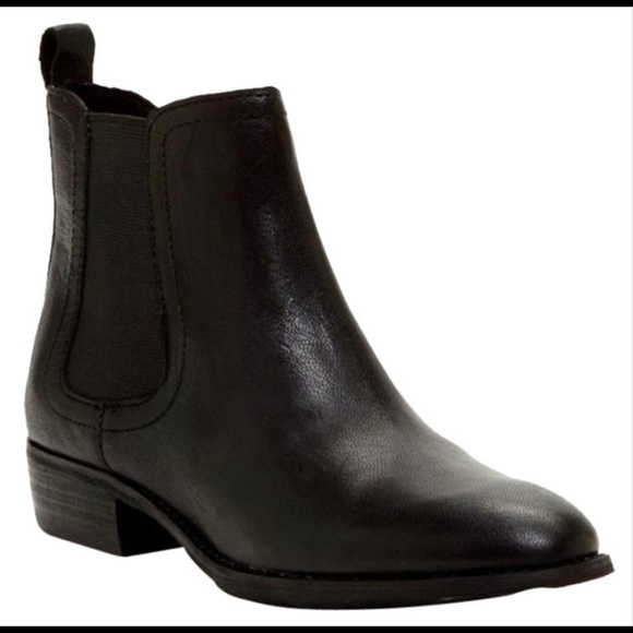 Arturo Chiang Shoes - Arturo Chiang Black Averly Chelsea Leather Booties